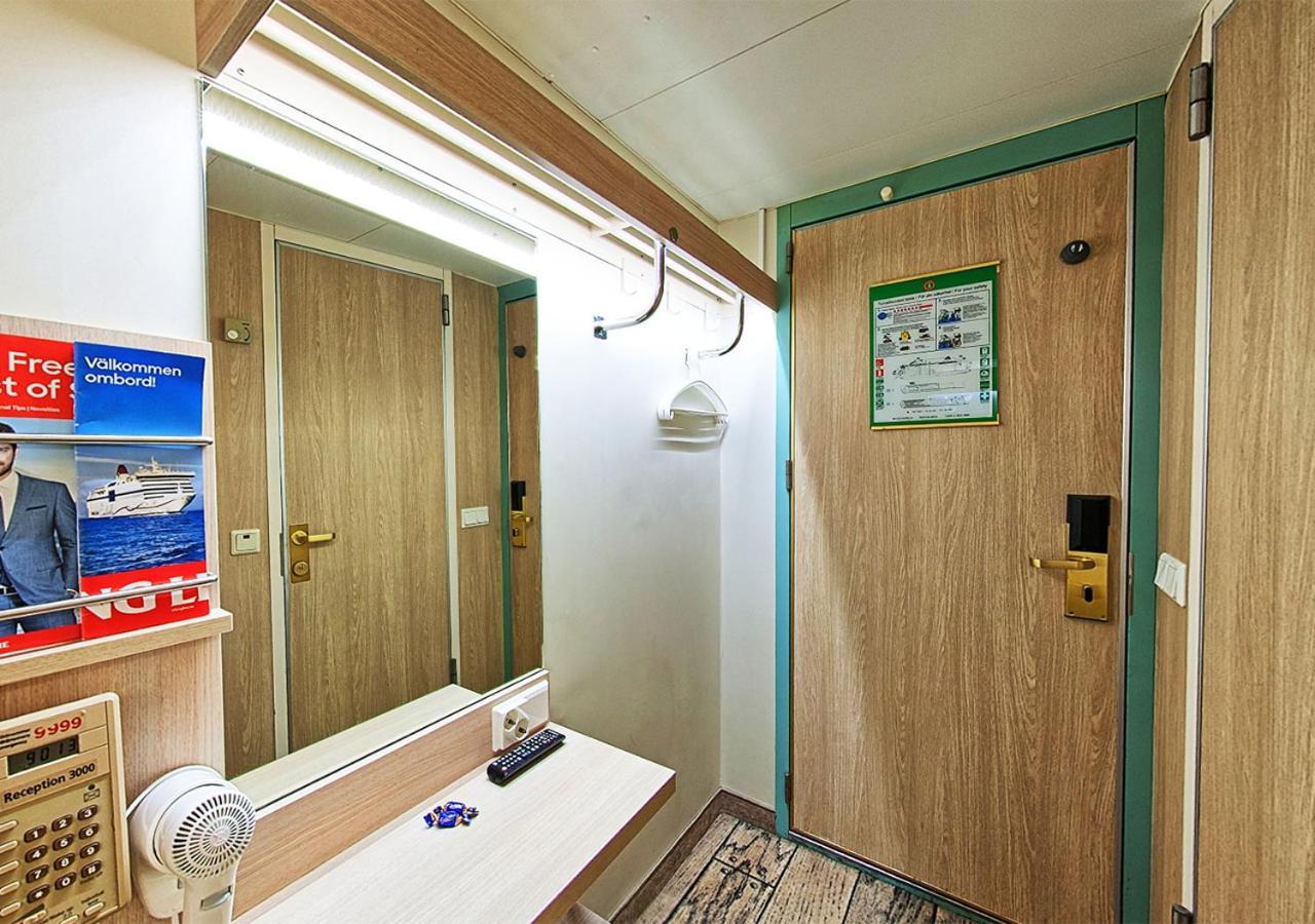 Viking Line Ferry Viking Cinderella - 2-Night Cruise Stockholm-Helsinki-Stockholm Hotel Room photo
